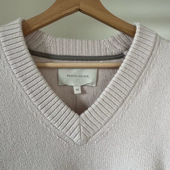 Brochu Walker Women’s V-Neck Pink Sweater Size XS - Picture 4 of 4